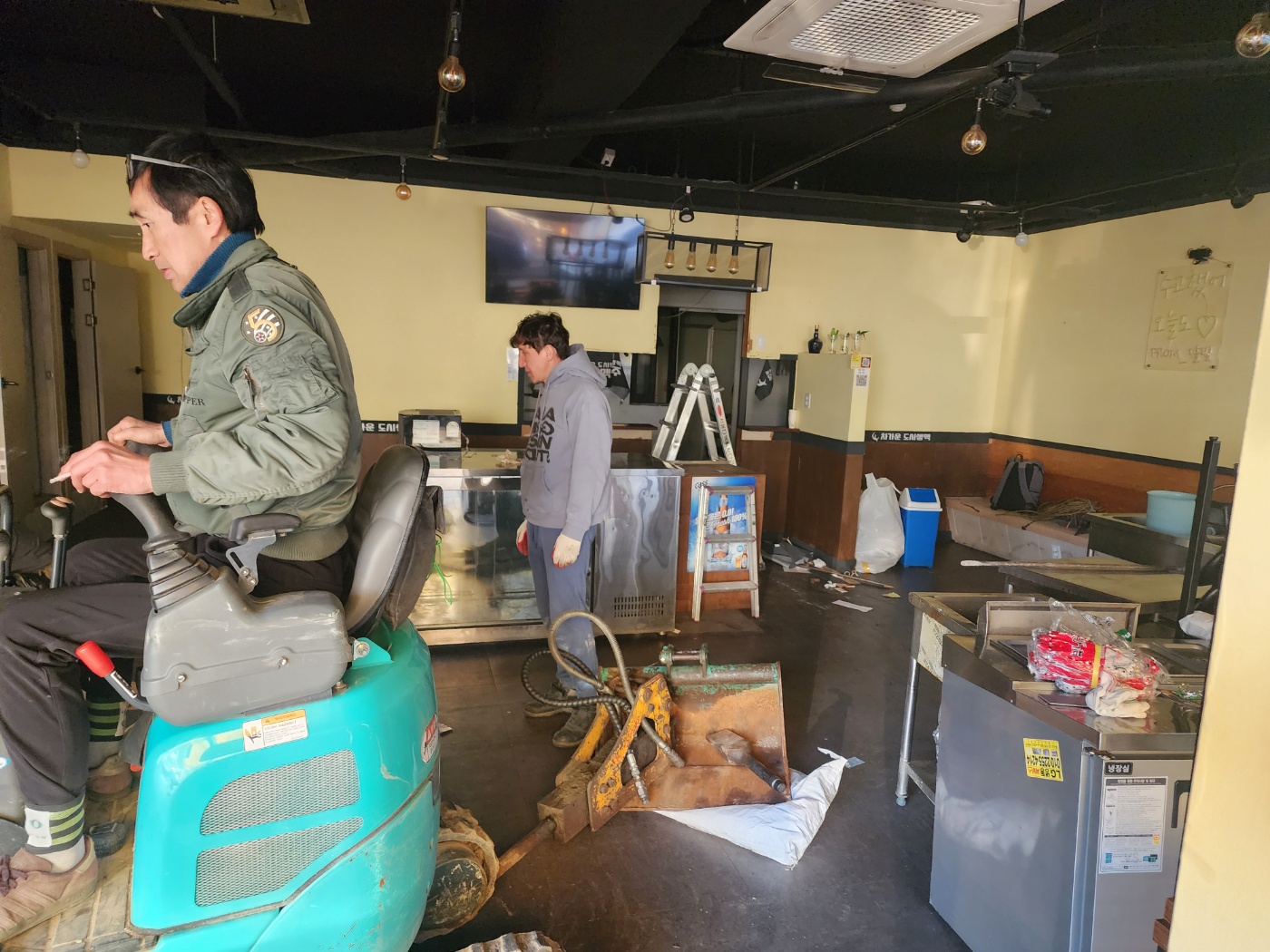 매장·사무실 철거 현장